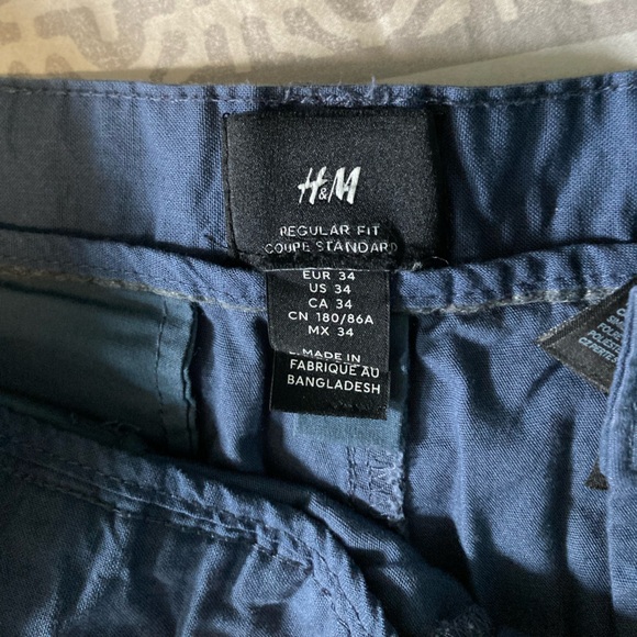 H&M Flat-Front Mens 34 Shorts - Picture 2 of 2